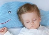 婴儿枕头大讲究  婴儿枕头芯装什么好