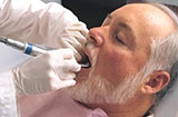 中老年人牙齿松动是怎样引起的